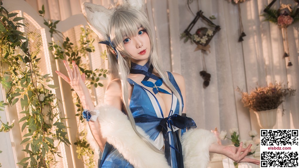 Tổng hợp hình hầu gái cosplay Cẩm Duyên thả dáng khiêu gợi nhất