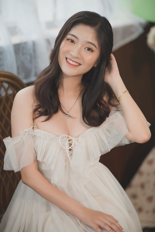 Bộ ảnh gái xinh mặc áo trễ vai Linh An cute cực phê