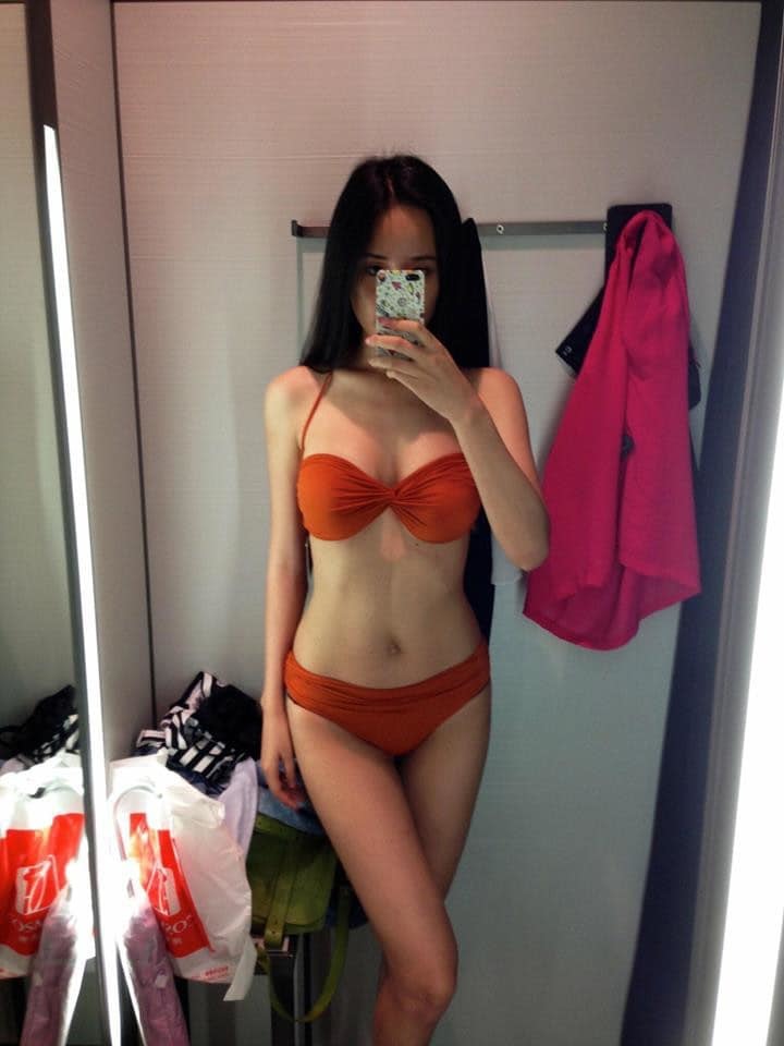 Tải ảnh Mai Phương Thúy bikini ngực khủng mê mẩn