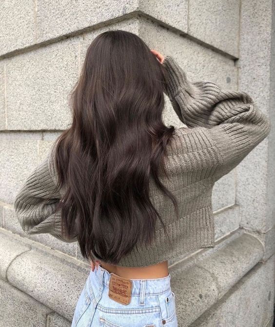 Hình ảnh cô gái tóc dài buồn quay lưng dễ thương chất ngầu