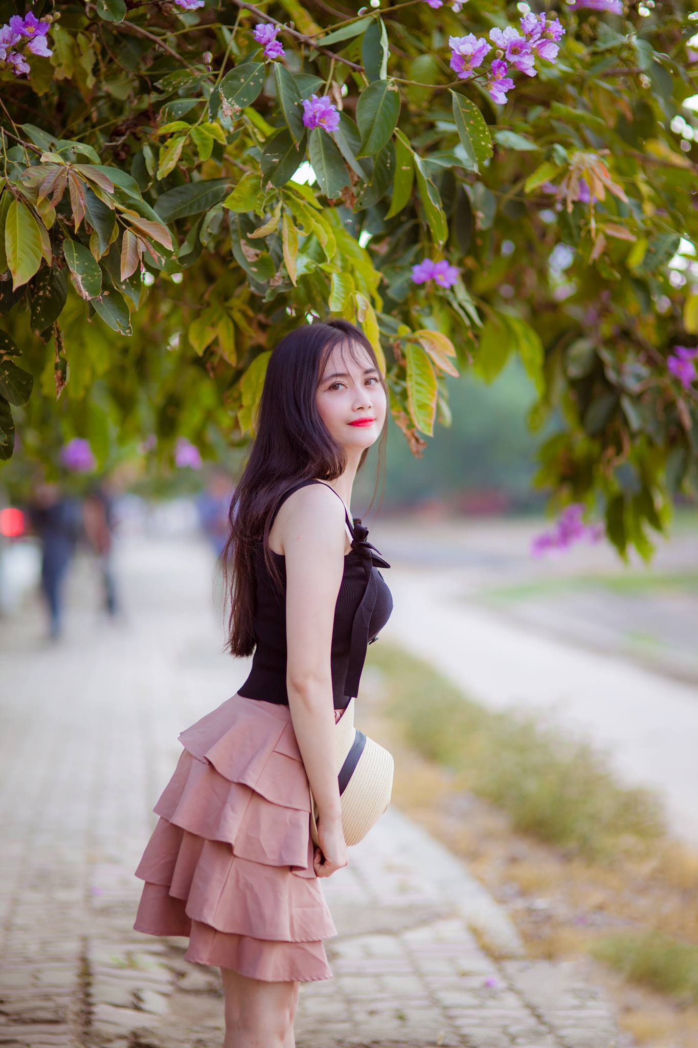 Dàn ca sĩ Việt nghiện mặc váy ngắn khoe chân thon dài  SaoExpress